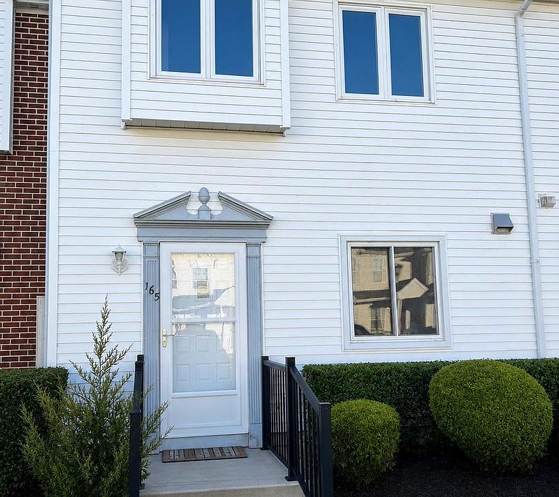 1st image of 165 Yorktown Blvd