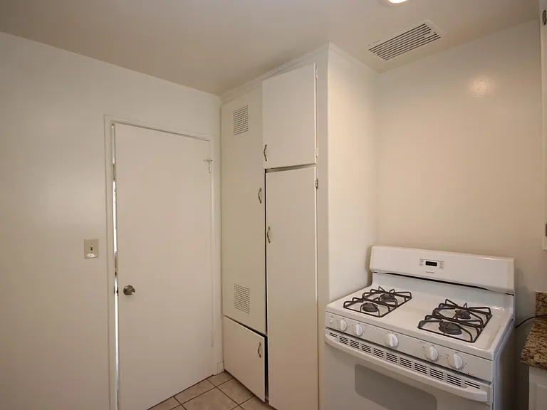 343 S Madison Ave #8 — Photo 11
