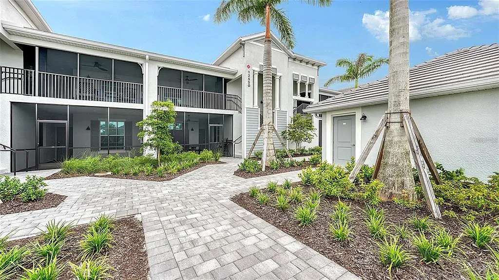 2 bed, 2.0 bath, 1366 sqft, $7,500 — Photo 1