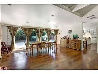 3rd image of 2661 Carmar Dr