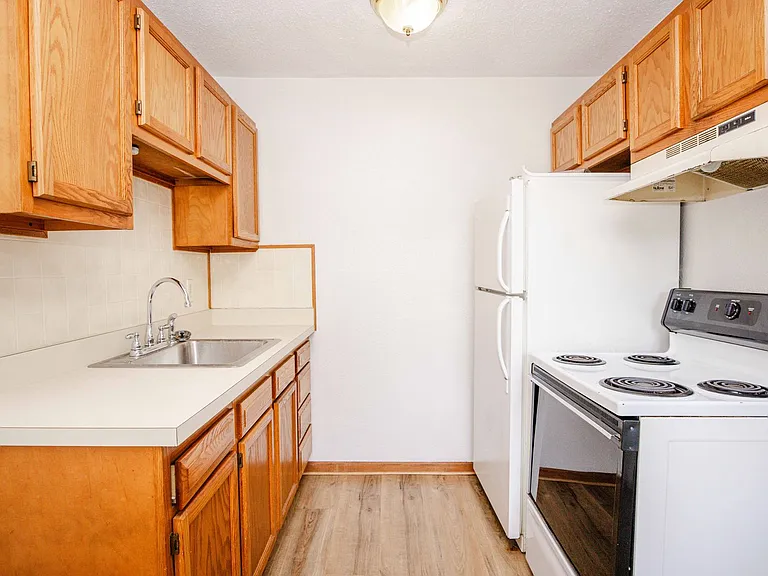 6730 Hill Ave — Photo 3