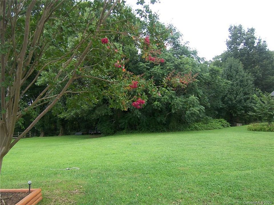 2nd image of 110 Dunes Dr #1