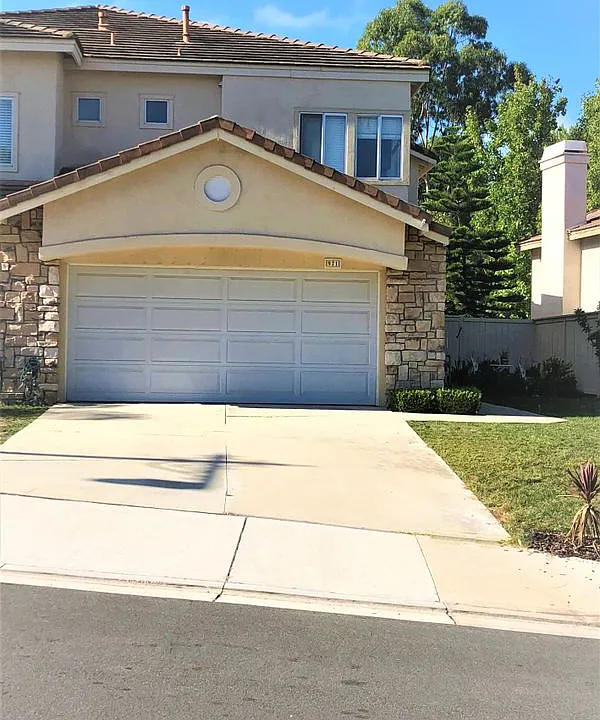 971 S Flintridge Way