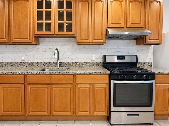 3rd image of 94 Calumet St #3