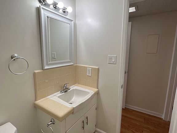 4th image of 13605 Burbank Blvd Unit 3