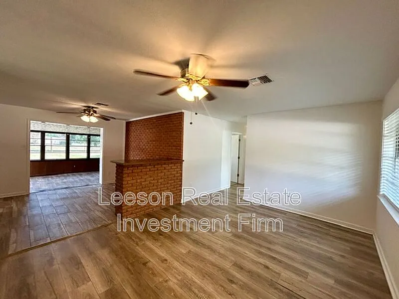 3 bed, 1.5 bath, 1582 sqft, $1,600 — Photo 3