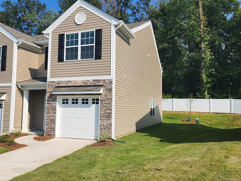 7104 N Mills Rd — Photo 2