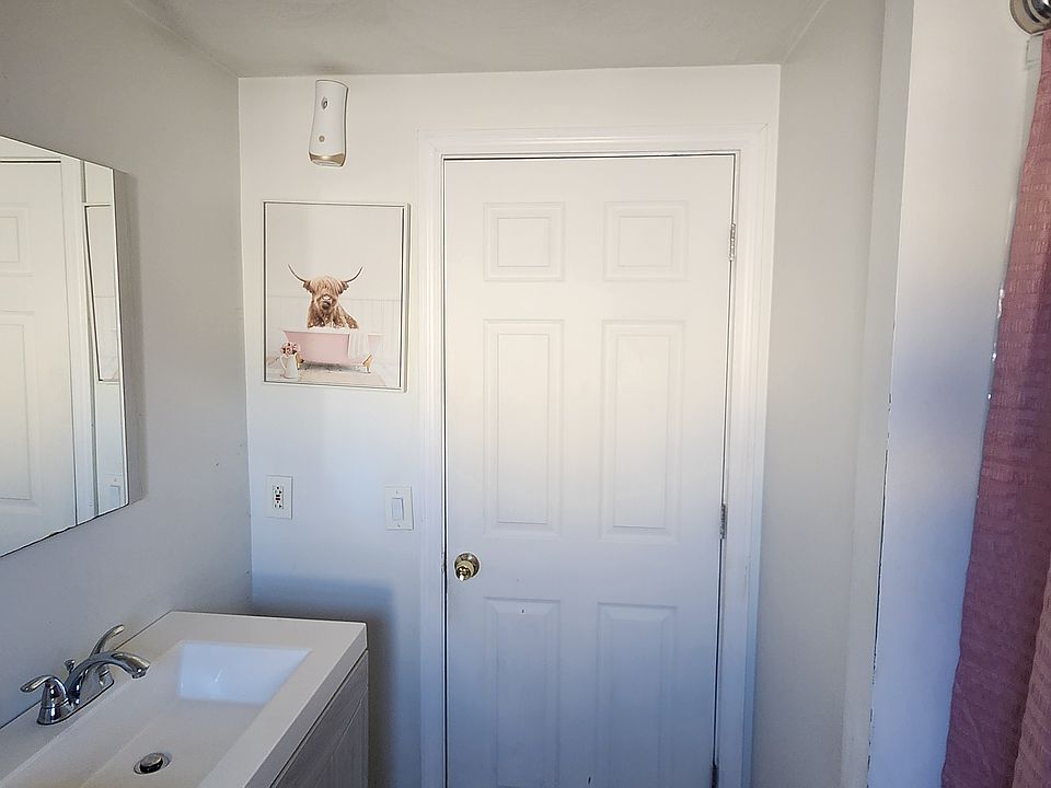 1st image of 66 Lancashire St #2