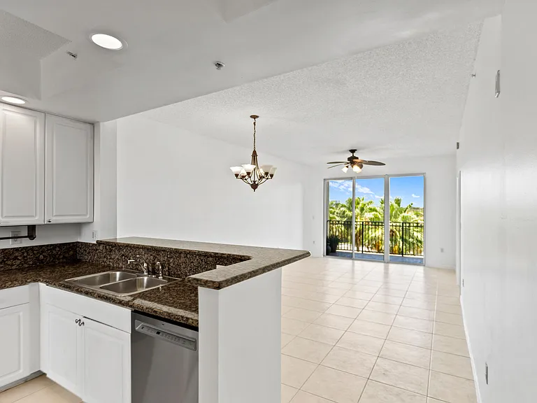 27 Royal Palm Way #503 — Photo 7