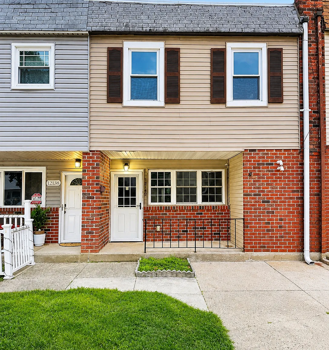 3 bed, 1296 sqft, $2,450 — Photo 1