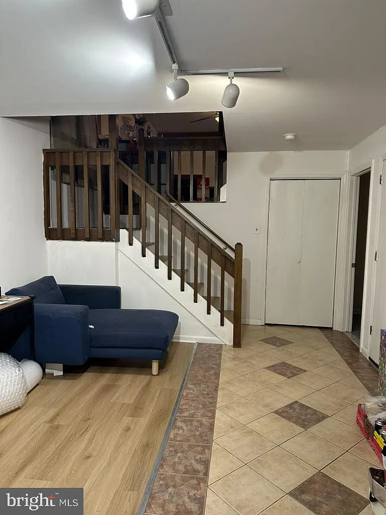 3 bed, 2.5 bath, 2075 sqft, $2,400 — Photo 4