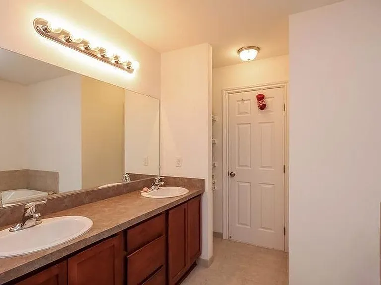 3370 Endsleigh Ln — Photo 24