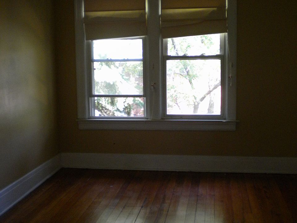 1st image of 824 Batavia Ave