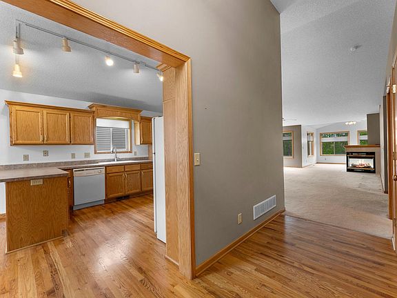 4th image of 333 25th Ln SE
