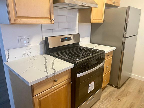 Kitchen w/ brand new appliances