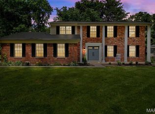 916 Wynhaven Ln, Ballwin, MO