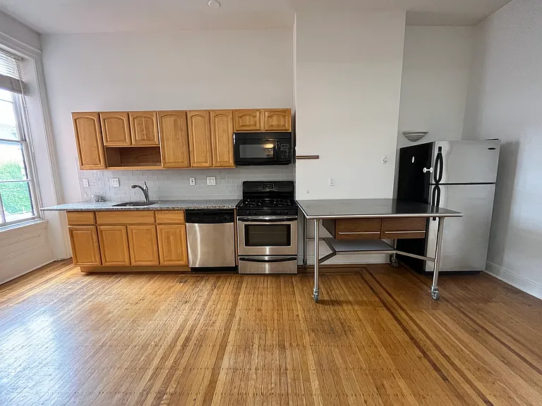 329 S 17th St #3 — Photo 6