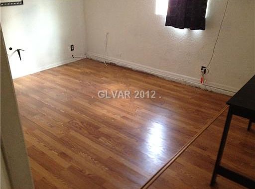 3rd image of 1833 Mother Of Pearl St
