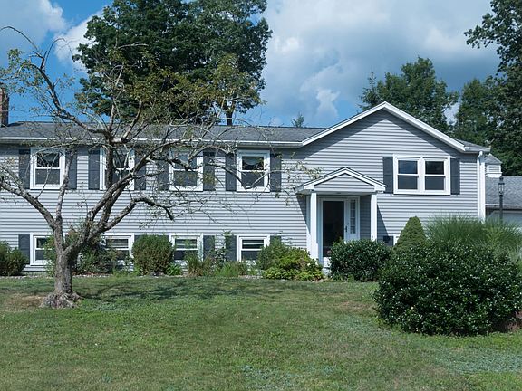 3rd image of 32 Washburn Dr