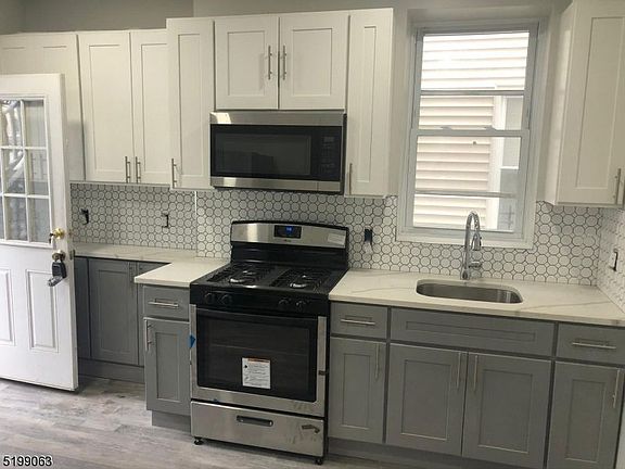 2nd image of 27 Lindsley Pl #1