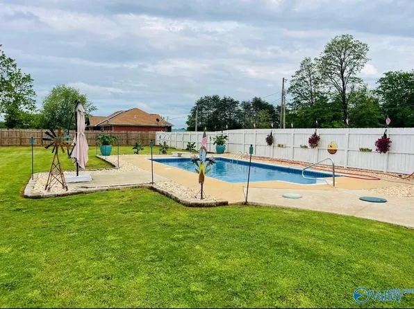 105 Kristen Ln, Hazel Green, AL 35750