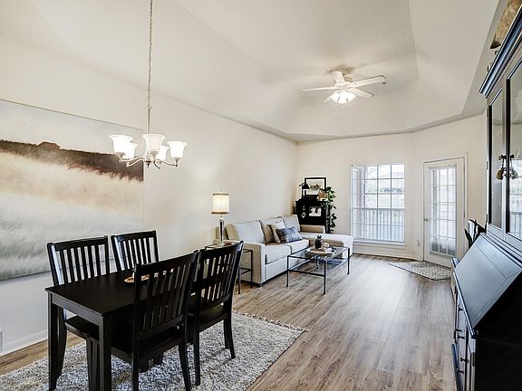 5th image of 2803 Kings Crossing Dr APT 304