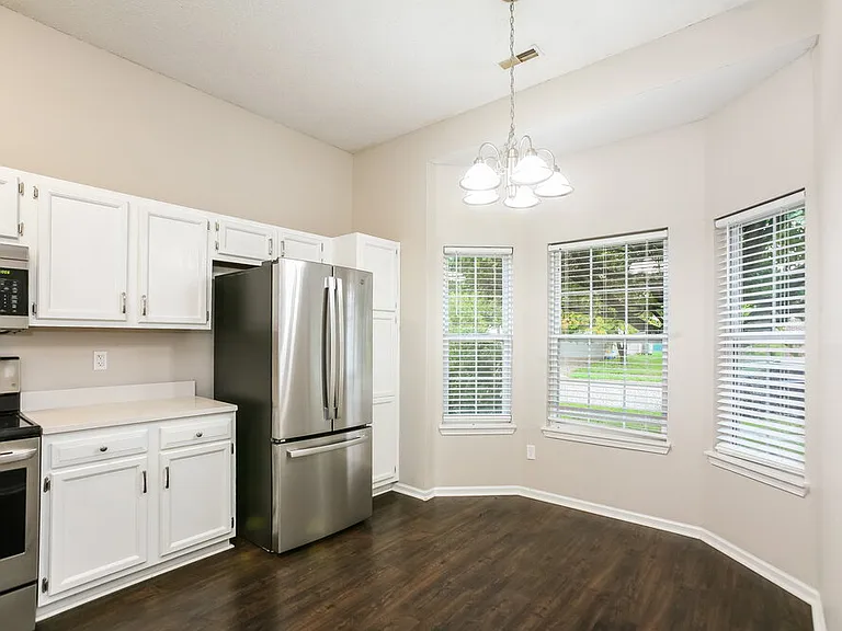 9761 Trail Dr — Photo 8