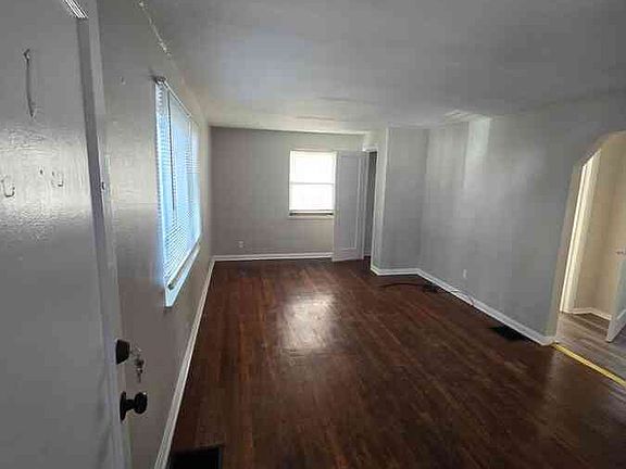 3rd image of 1630 Darst Ave #1