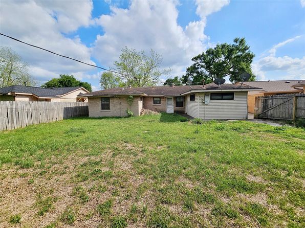 10525 Kittrell St, Houston, TX 77034