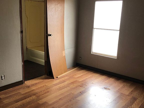 4th image of 3410 N Hill St