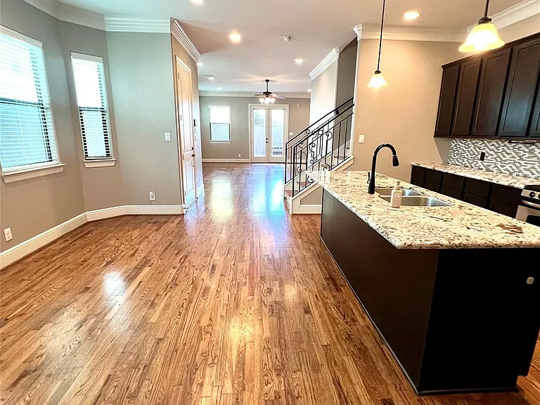 1818 Edwards St — Photo 4