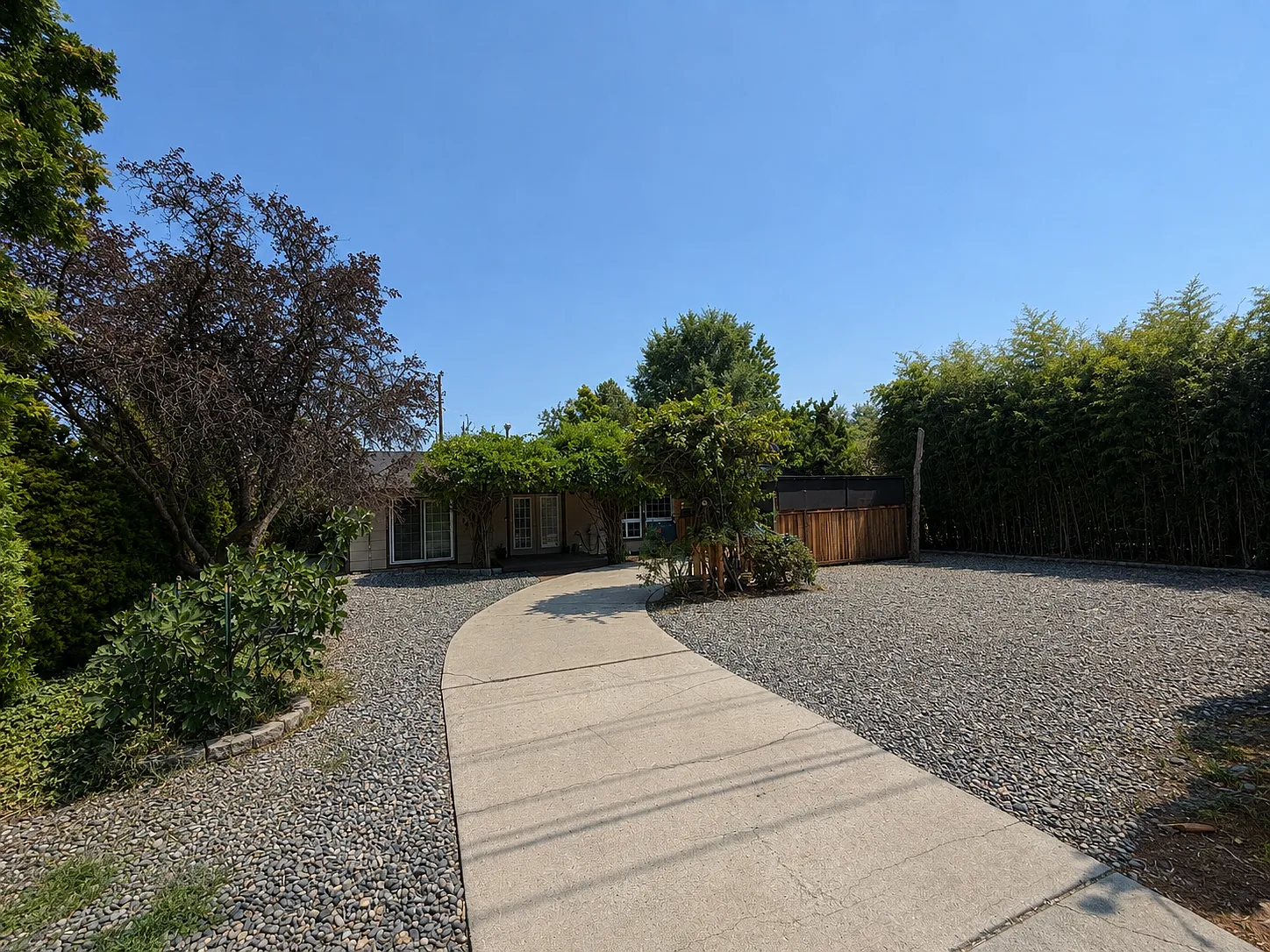3 bed, 1758 sqft, $2,950 — Photo 2
