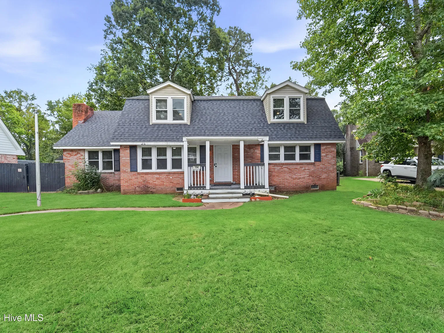 4 bed, 3.0 bath, 2153 sqft, $2,195 — Photo 1