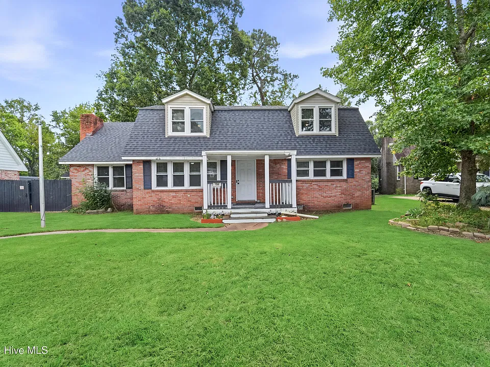 104 King Richard Ct