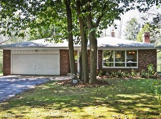 2075 Wildwood Dr, Cedarburg, WI 53012