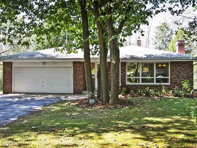 2075 Wildwood Dr, Cedarburg, WI, 53012