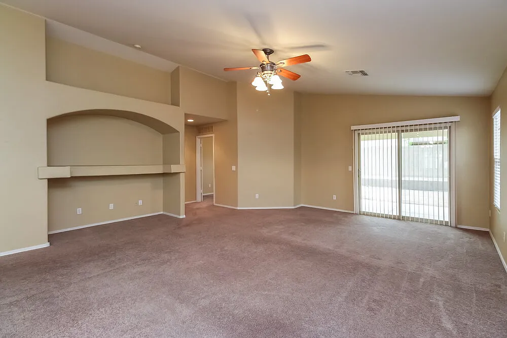 3 bed, 2.0 bath, 1509 sqft, $2,015 — Photo 3