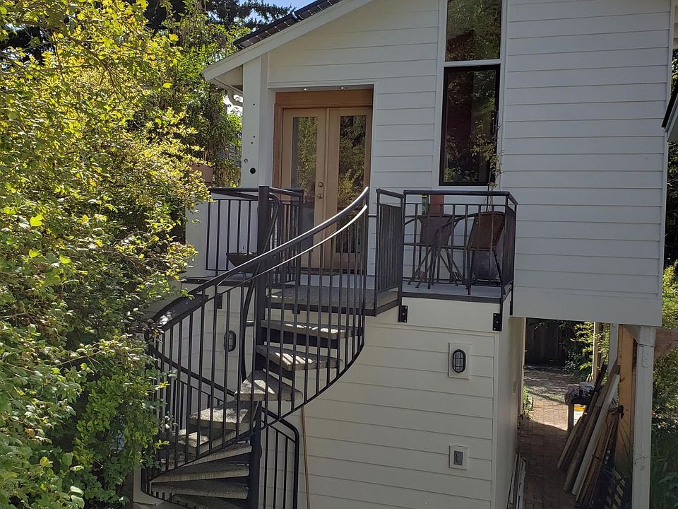 Entry stairs and deck