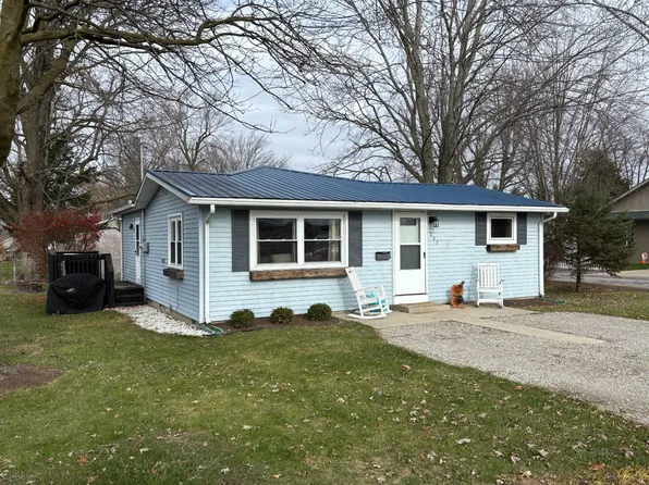 227 E Pleasant St, Churubusco, IN 46723