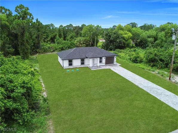 206 Pembroke St, Lehigh Acres, FL 33974