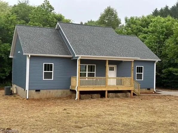 731 Cypress Hill Dr, Eden, NC 27288