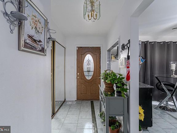 3rd image of 3859 Twin Lakes Ct