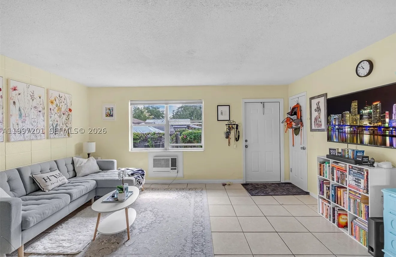 2 bed, $2,000 — Photo 4