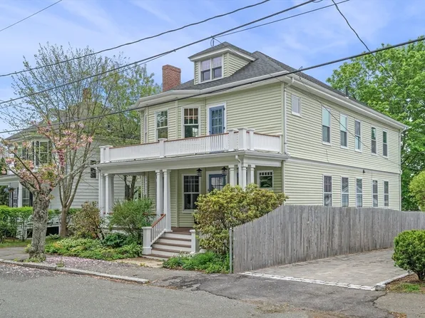 6 Prince St, Marblehead, MA 01945