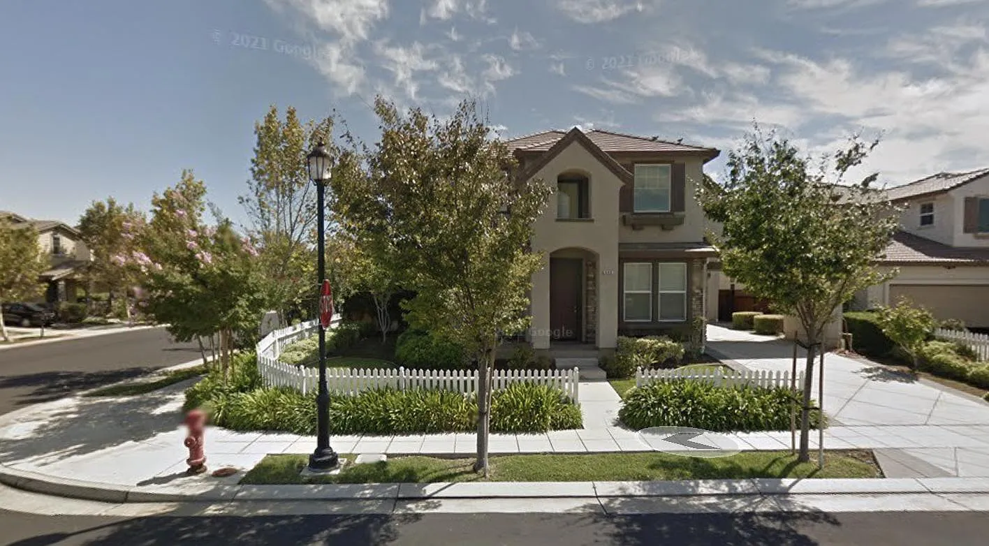 398 McLeod Ave photo 1