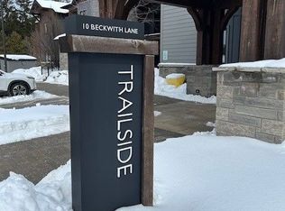 10 Beckwith Ln #101, The Blue Mountains, ON L9Y0A4