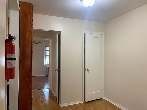 5th image of 8922 187th St #2