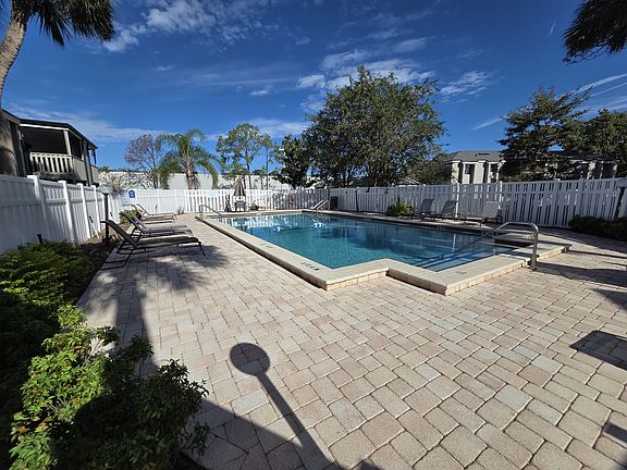 5th image of 124 Springwood Cir APT B