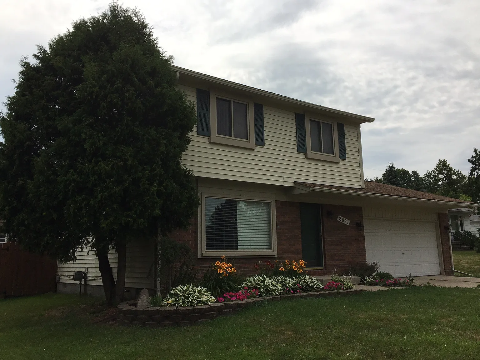 2631 Hartline Dr photo 1