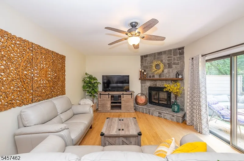3 bed, 2.5 bath, $3,950 — Photo 4